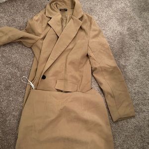 SET Lapel Neck Single Button Blazer and Skirt